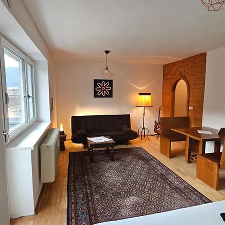 Helle, Hochwertig Neu Rennovierte Kuenstlerwohnung Διαμέρισμα *