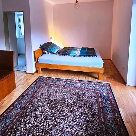 Helle, Hochwertig Neu Rennovierte Kuenstlerwohnung Apartment *
