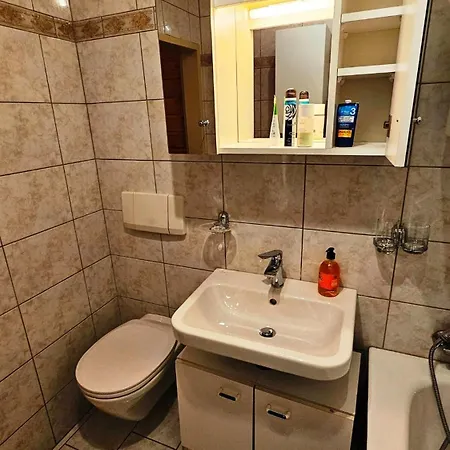 Helle, Hochwertig Neu Rennovierte Kuenstlerwohnung *