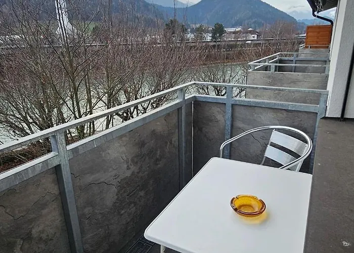 Helle, Hochwertig Neu Rennovierte Kuenstlerwohnung Apartment *