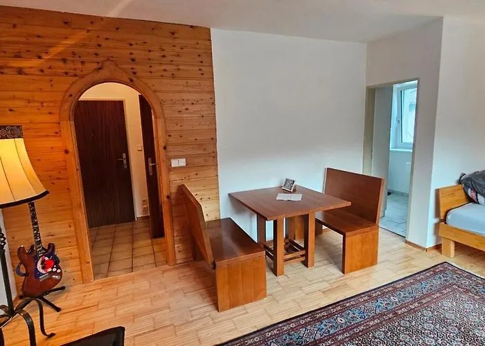 Apartment Helle, Hochwertig Neu Rennovierte Kuenstlerwohnung *