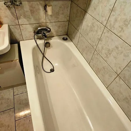 Helle, Hochwertig Neu Rennovierte Kuenstlerwohnung אינסברוק