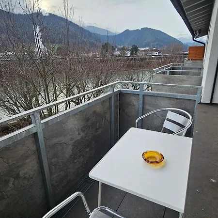 Helle, Hochwertig Neu Rennovierte Kuenstlerwohnung Appartamento *